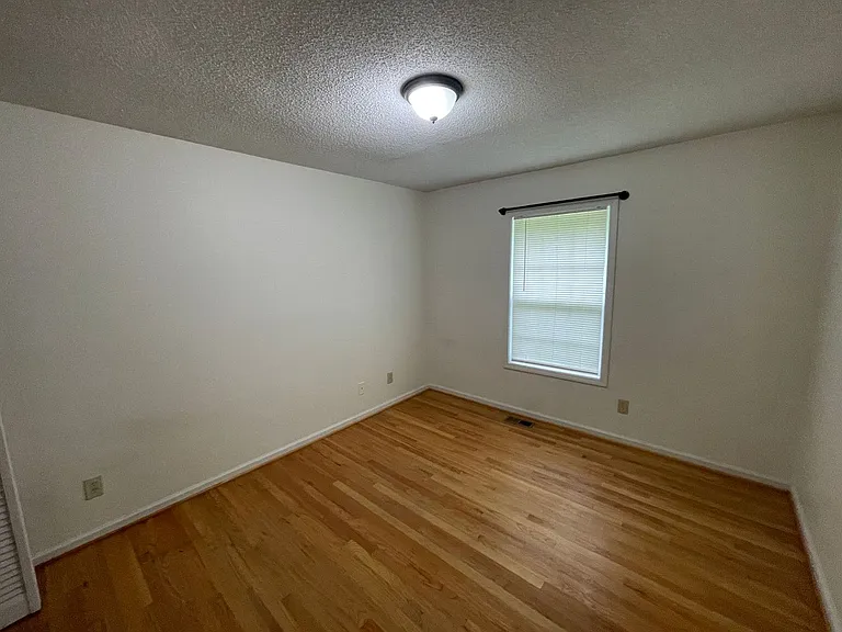 408 Sunset Dr — Photo 10