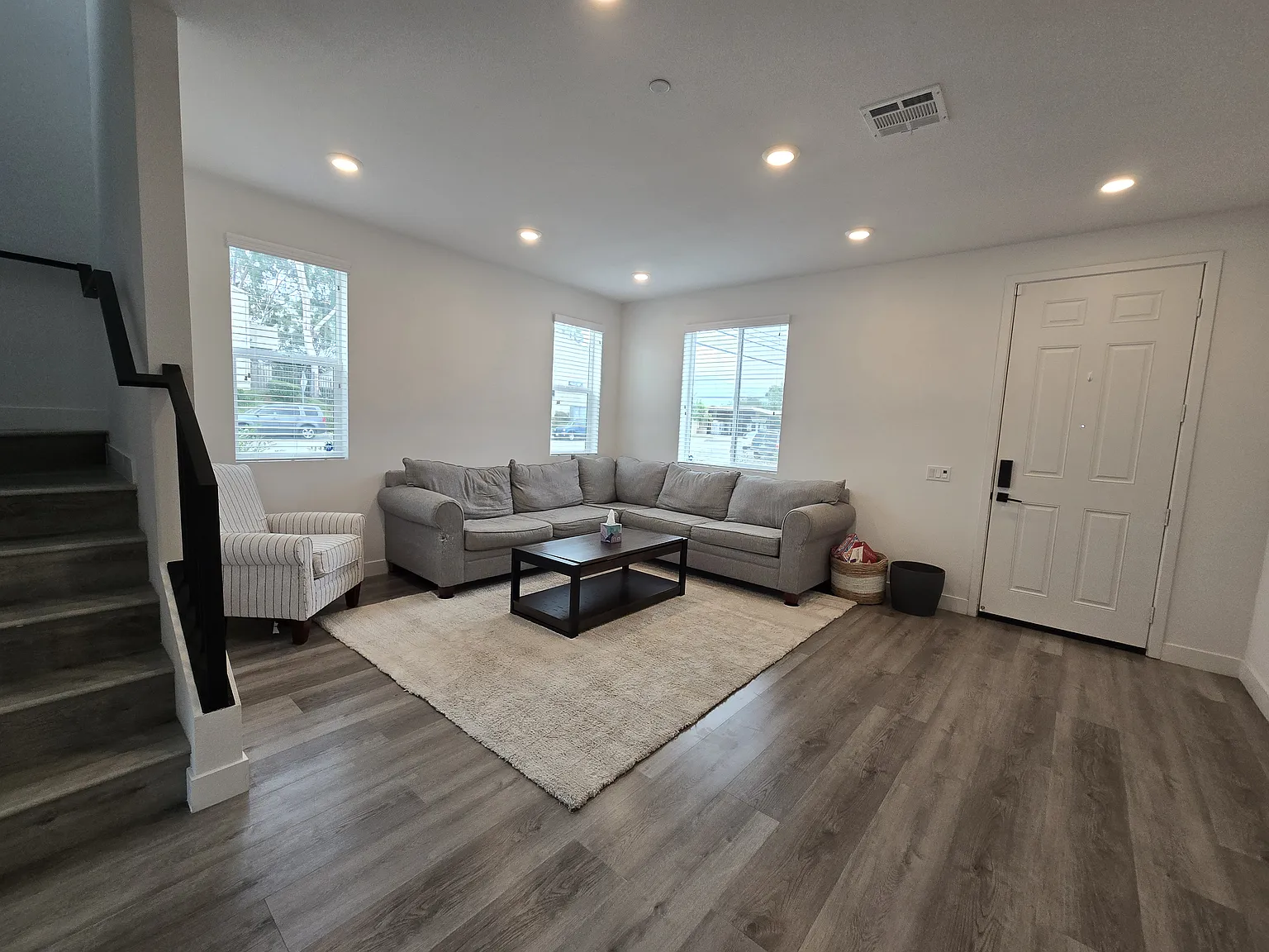 4 bed, 2.5 bath, 1836 sqft, $4,200 — Photo 2