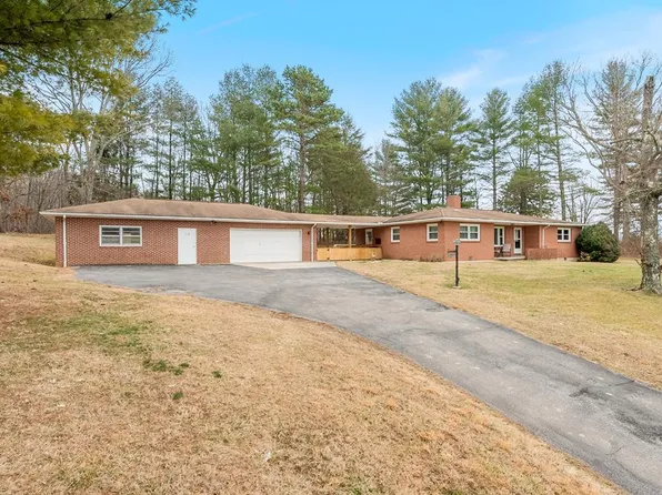 119 Summer Ln, Max Meadows, VA 24360