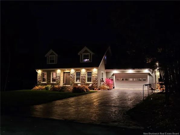 1025 Tamarack Dr, Bathurst, NB E2A 4G1