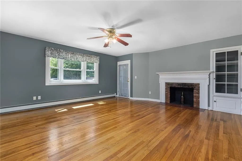 3 bed, 2.0 bath, 1106 sqft, $3,500 — Photo 2