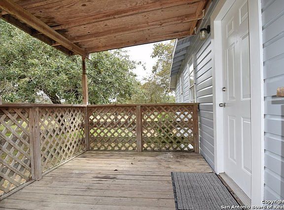 5th image of 303 Shady Oaks Dr