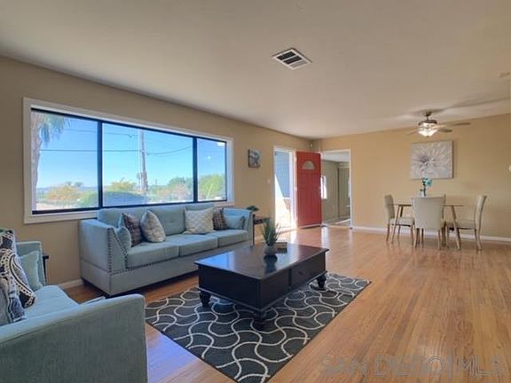 4th image of 1444 Greenfield Dr