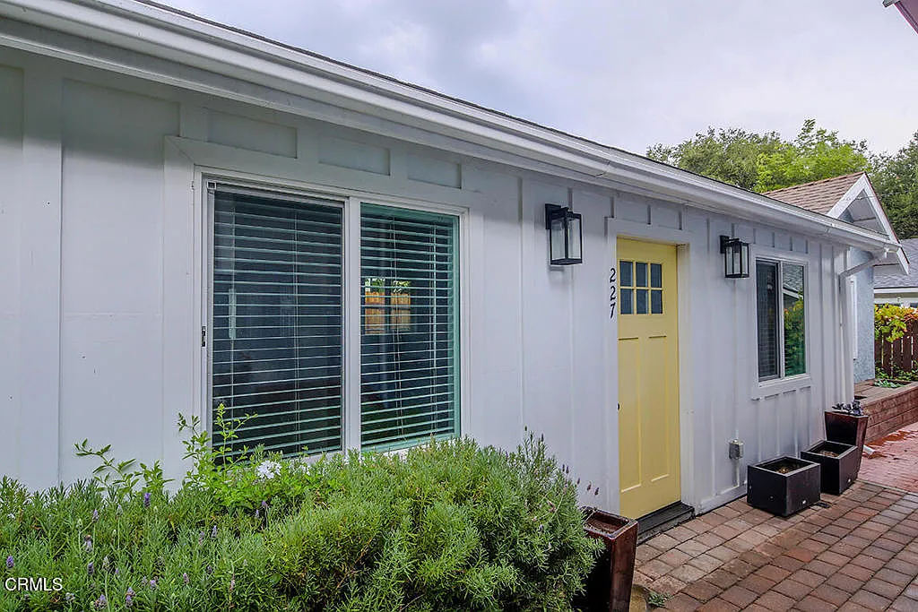 2 bed, 2.0 bath, 700 sqft, $3,100 — Photo 1