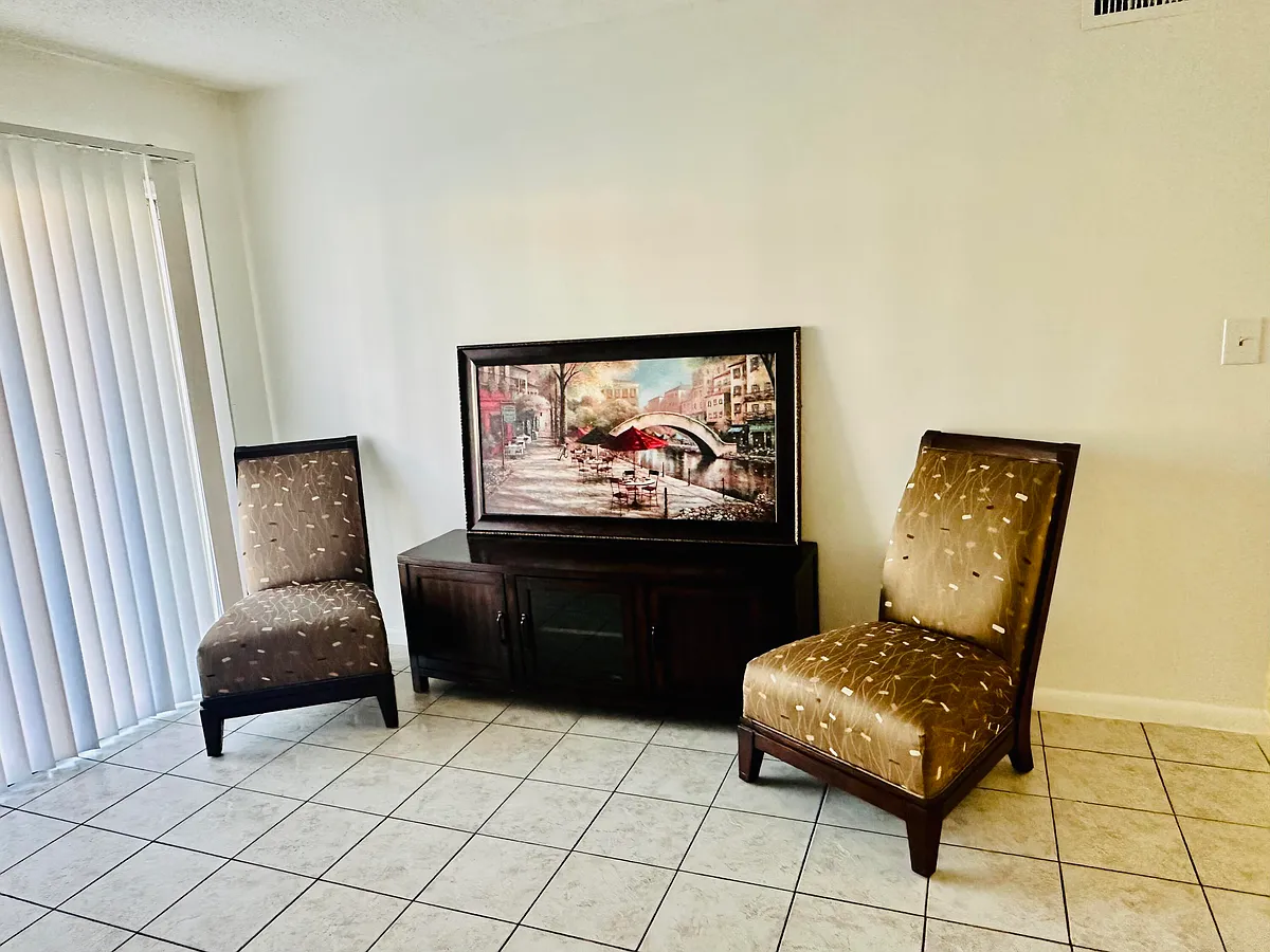 Building Photo - 6054 Forest Hill Blvd #102
