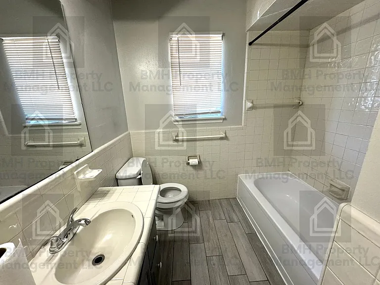 213 NW 85th St — Photo 5