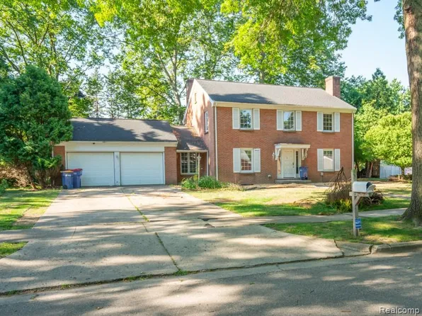 2150 Onekama Dr SE, Grand Rapids, MI 49506