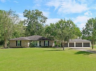 220 Buffalo Trl, Lake Jackson, TX 77566