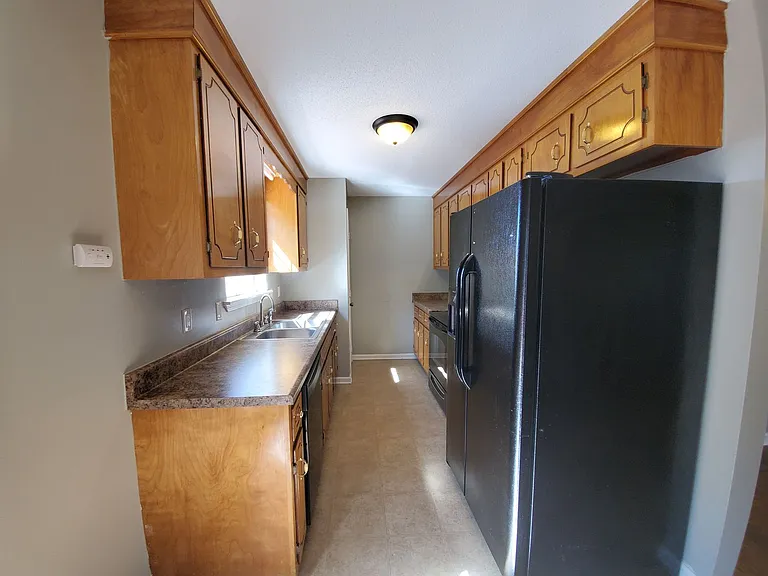 3406 Oak Lawn Dr — Photo 5
