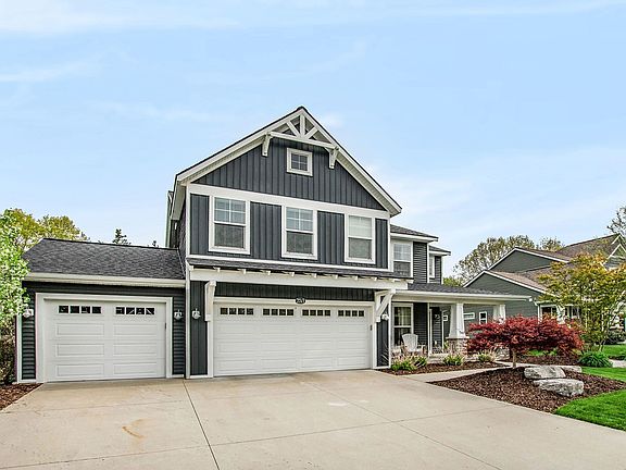2nd image of 2743 Copper Hill Dr NE