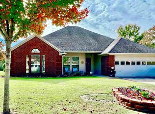 207 Trailwood Ln, Wake Village, TX 75501