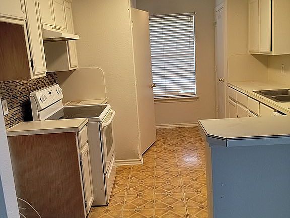 2nd image of 604 Matador Dr