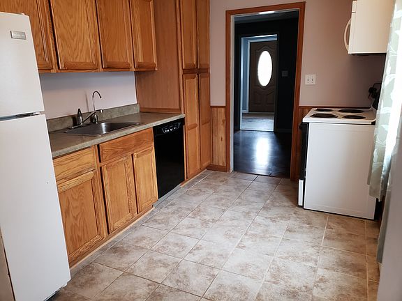 5th image of 11499 Maple Dr