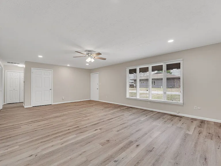 3700 E Cherry St — Photo 5