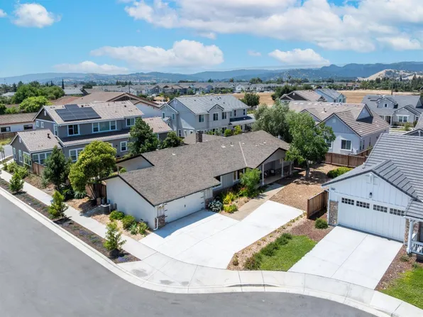 16925 Burgandy Ln, Morgan Hill, CA 95037