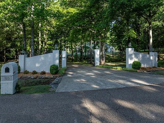 5th image of 315 Hickory Woods Ln