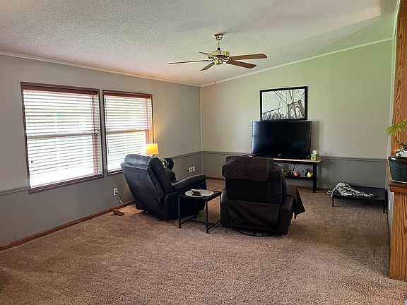 5th image of 408 E Wood Ln