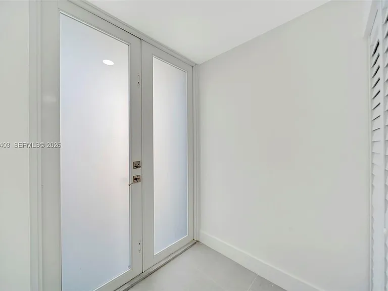 1083 W 38th St #23-8 — Photo 29