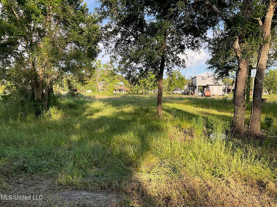 2nd image of 10116 Bayou View Dr E #121