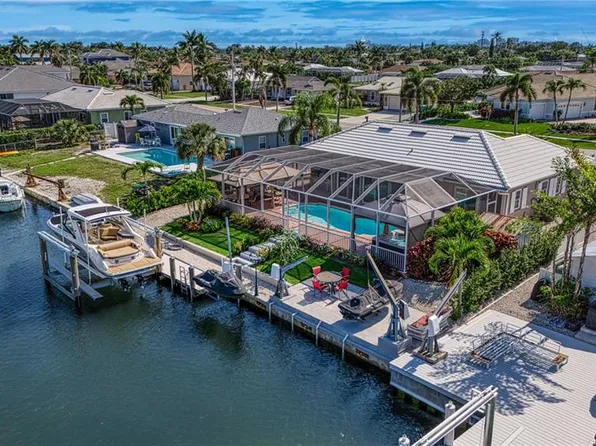 813 N Barfield DR, MARCO ISLAND, FL 34145