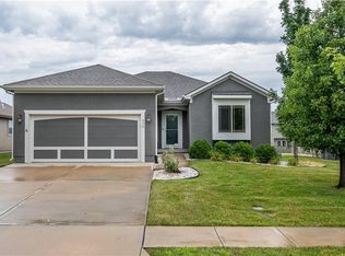 916 SE Amber Ct, Blue Springs, MO 64014