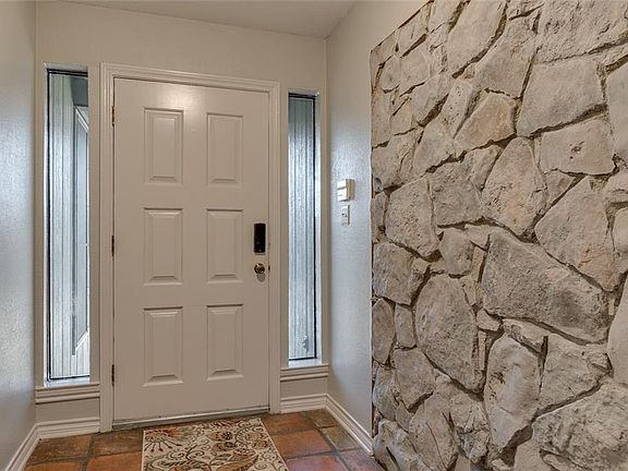 4th image of 202 Becky Ln