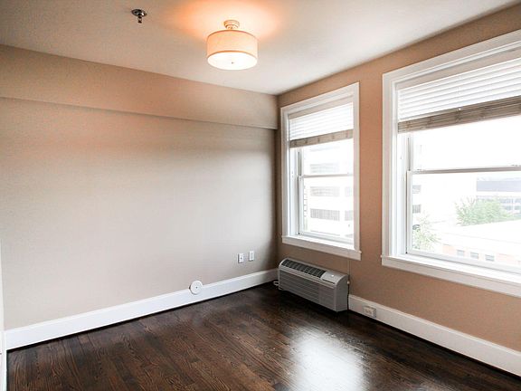 5th image of 611 S Jefferson St APT 807
