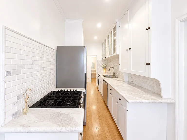 944 12th St #208 — Photo 9