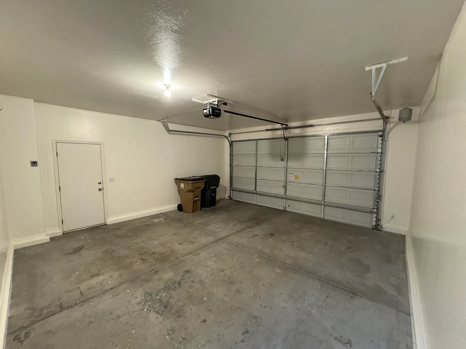 4 bed, 1800 sqft, $2,050 — Photo 3