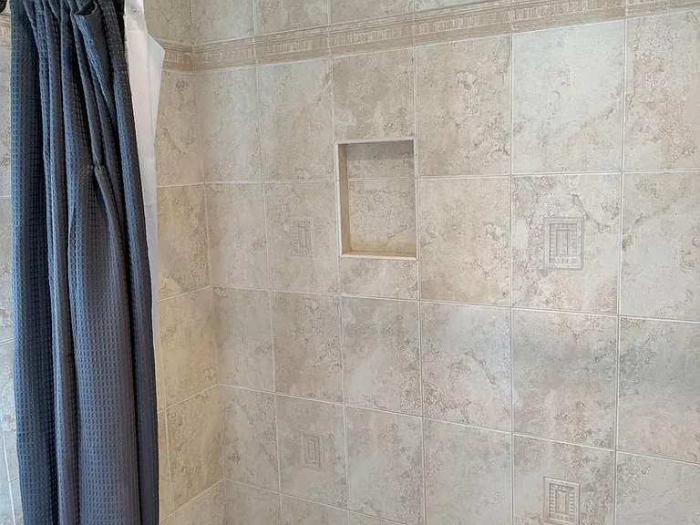 2523 S Bentley Ave — Photo 19
