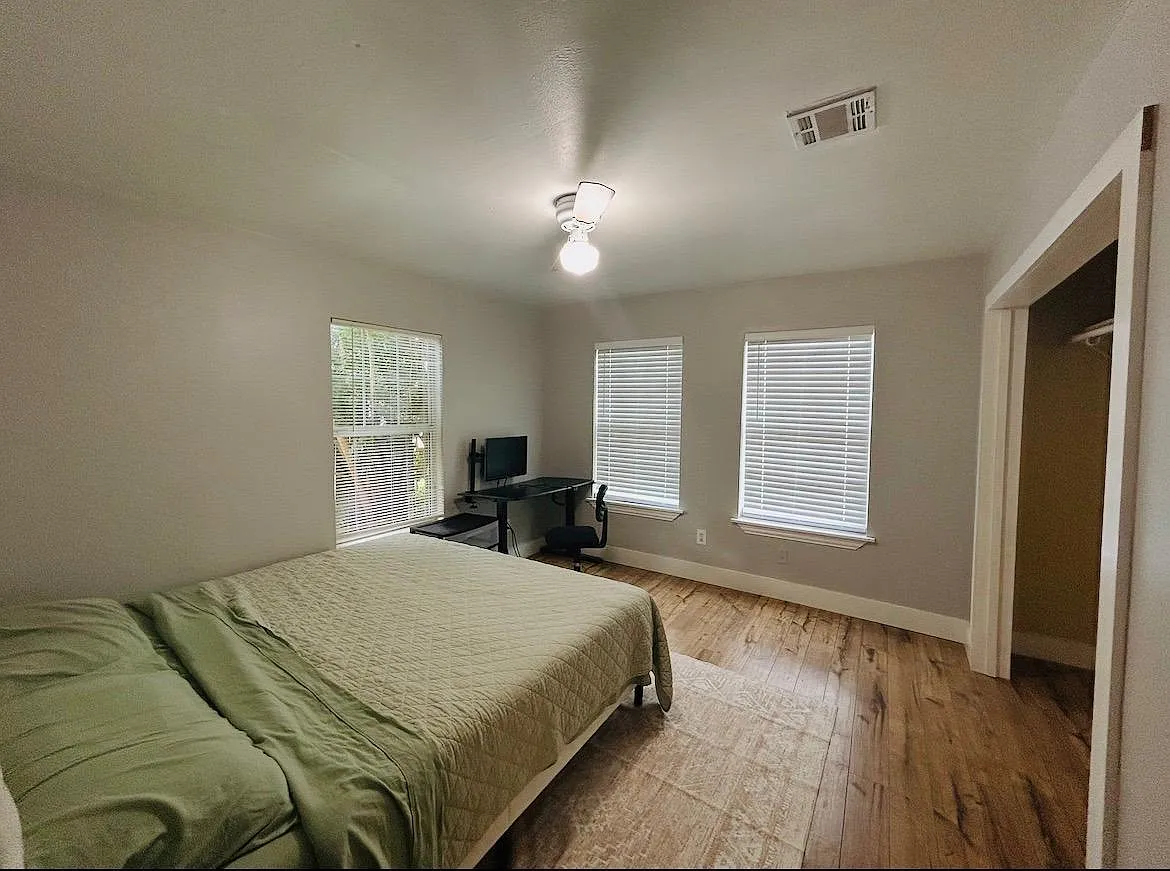 3 bed, 2.0 bath, 1204 sqft, $1,700 — Photo 4