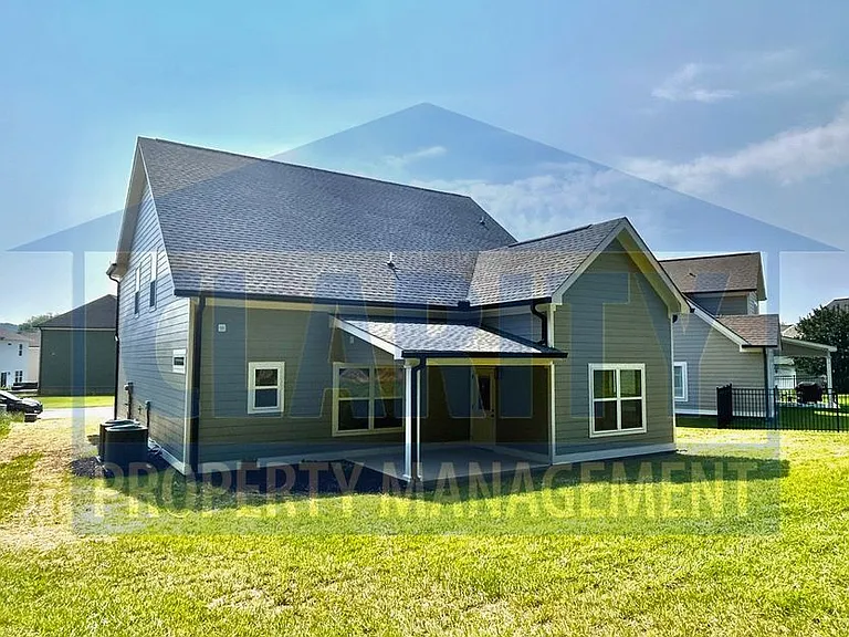 5062 Solar Ln NW — Photo 2