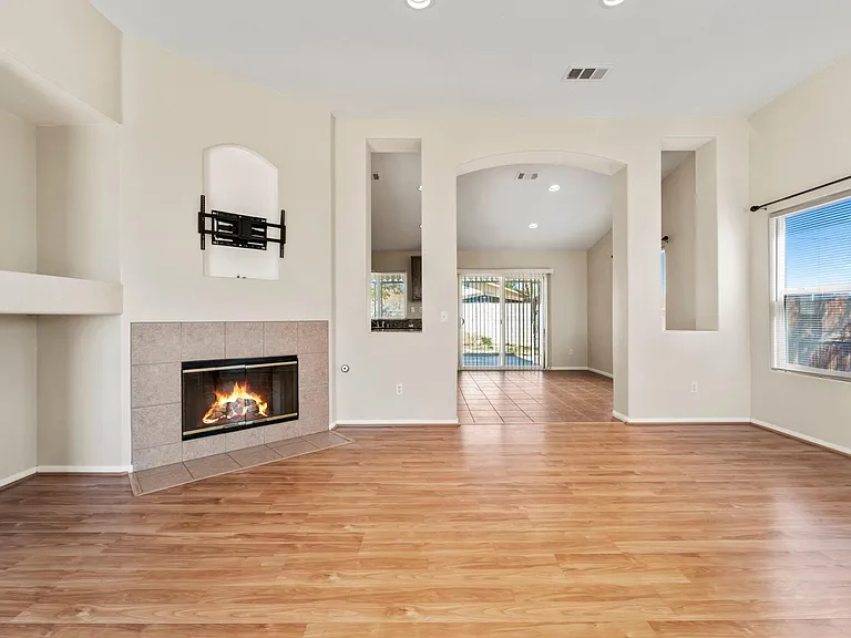 8497 Tamarack Ave — Photo 7