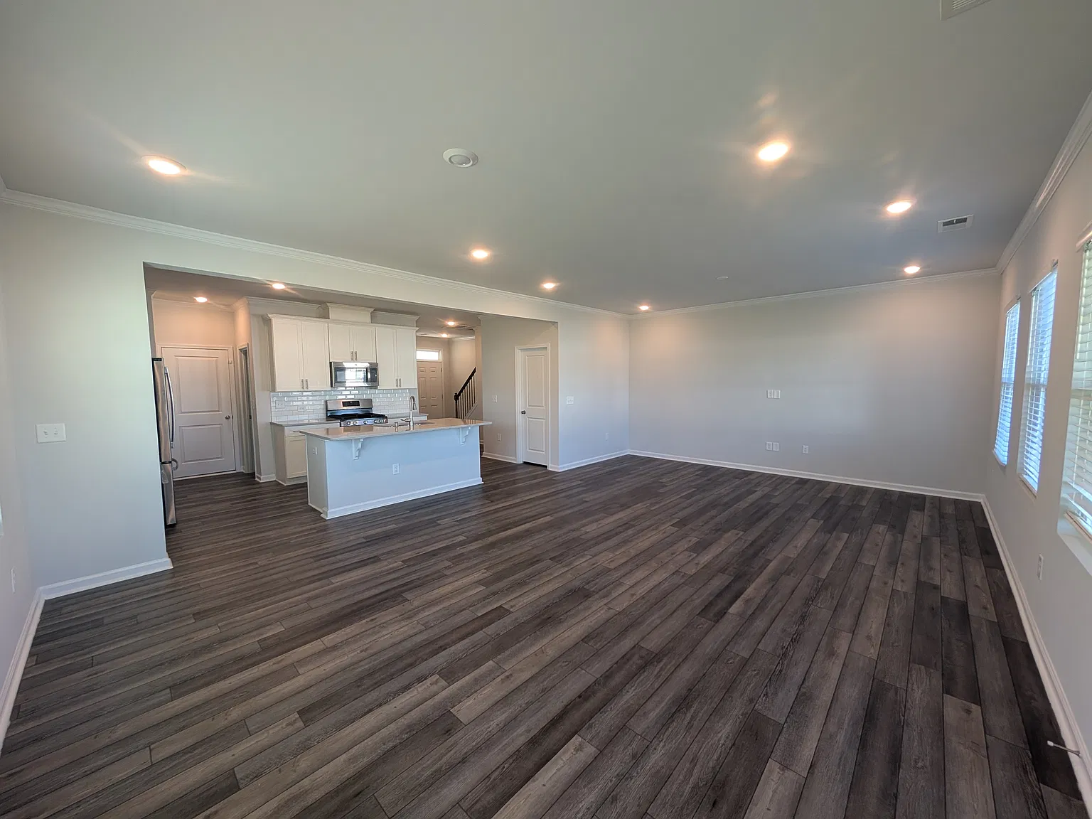 3 bed, 1924 sqft, $1,949 — Photo 3