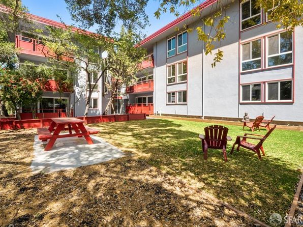 2441 Carlmont Dr, Belmont, CA 94002