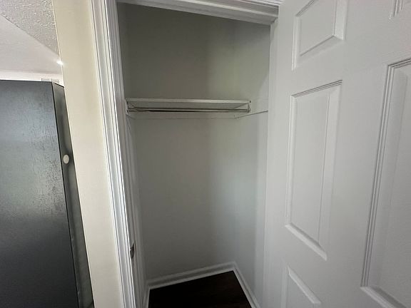 3rd image of 146-152 Oakwood Dr #148