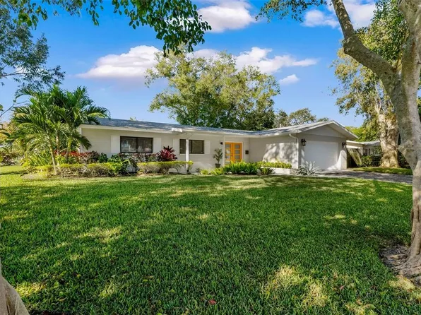 3855 Manatee Dr SE, Saint Petersburg, FL 33705