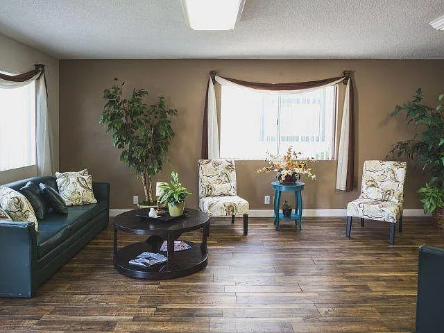 Del Ciervo Apartments — Photo 3