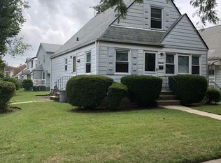 26520 79th Ave, Glen Oaks, NY 11004