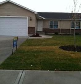 1st image of 1103 S Midway Ave