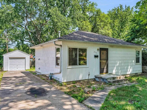 2414 SW Bradbury Ave, Topeka, KS 66611