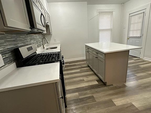 5th image of 35 New York St Floor 1