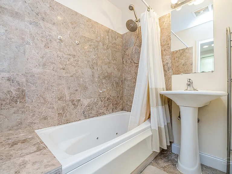 3750 N Wilton Ave #2 — Photo 20