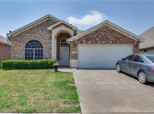9132 Riverfalls Dr, Fort Worth, TX 76118