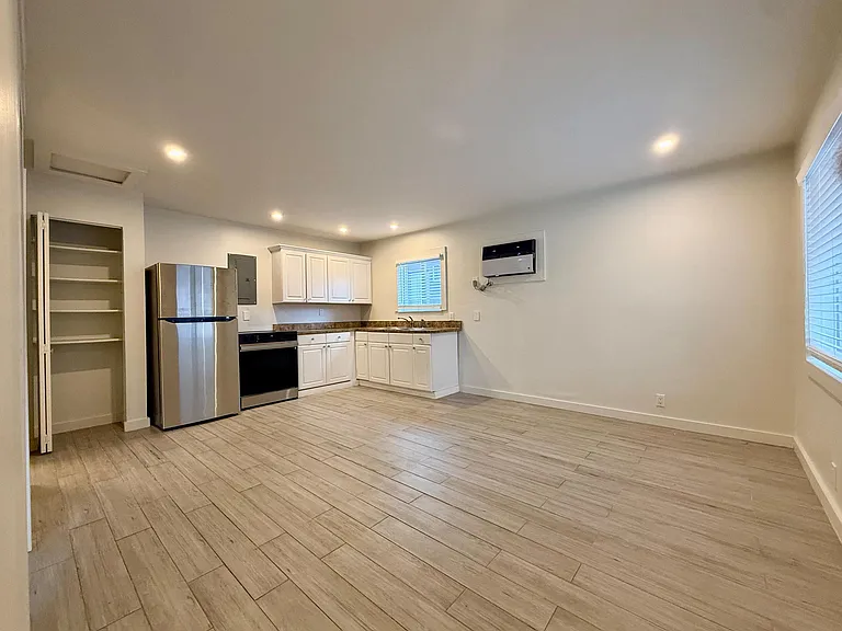 1215 NE 17th Ave #6 — Photo 4
