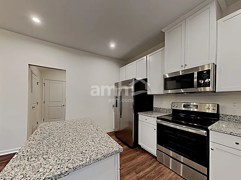 5061 Twin River Dr — Photo 3