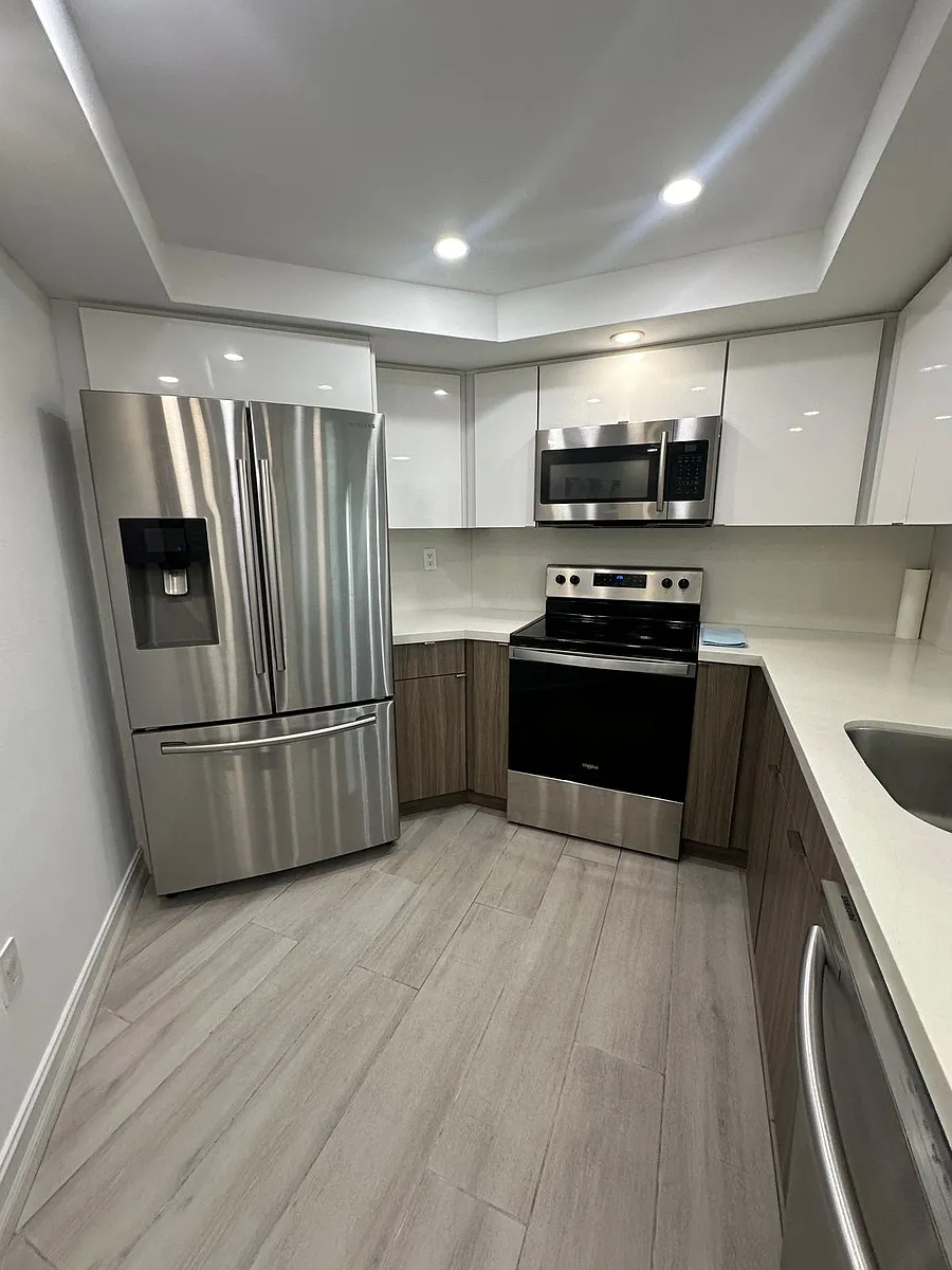 Building Photo - 9725 Fontainebleau Blvd