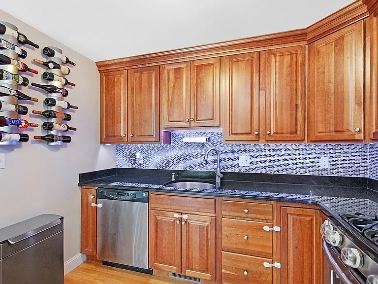 32 Common St #23 — Photo 22