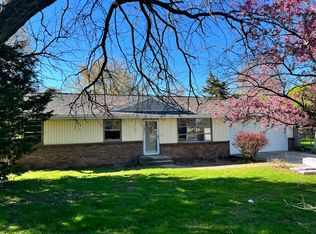 8897 Polaris Dr, Machesney Park, IL 61115