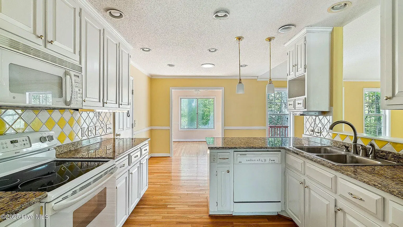 3 bed, 1588 sqft, $1,700 — Photo 4